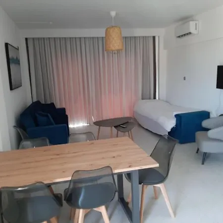 Fig Tree Blue Apartment-141 Apartament